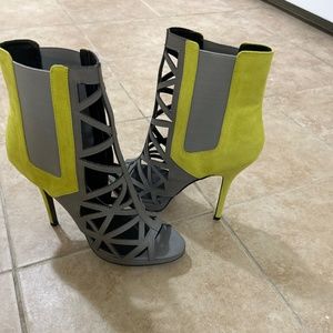 Two tones open toe heels